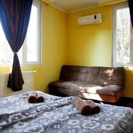 Guesthouse Different Тбілісі Екстер'єр фото