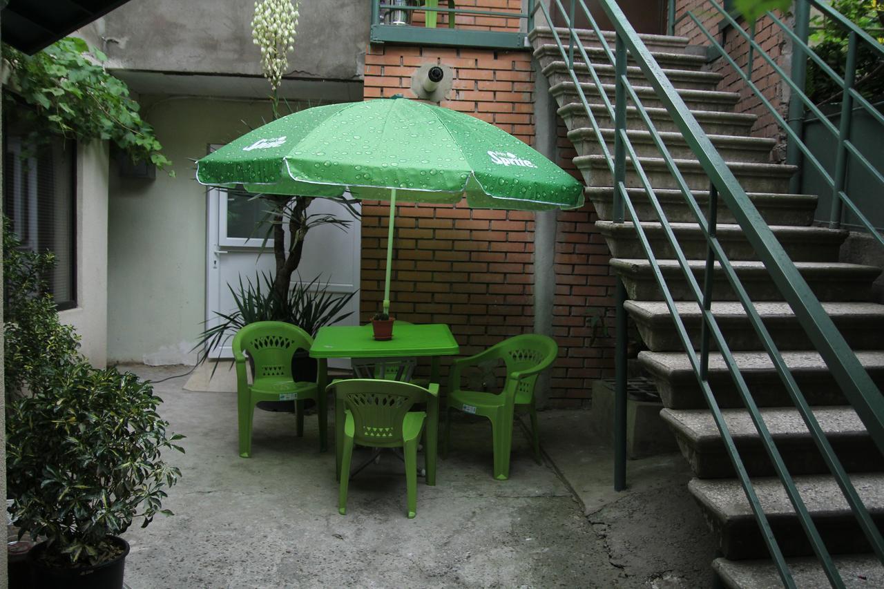 Guesthouse Different Тбілісі Екстер'єр фото