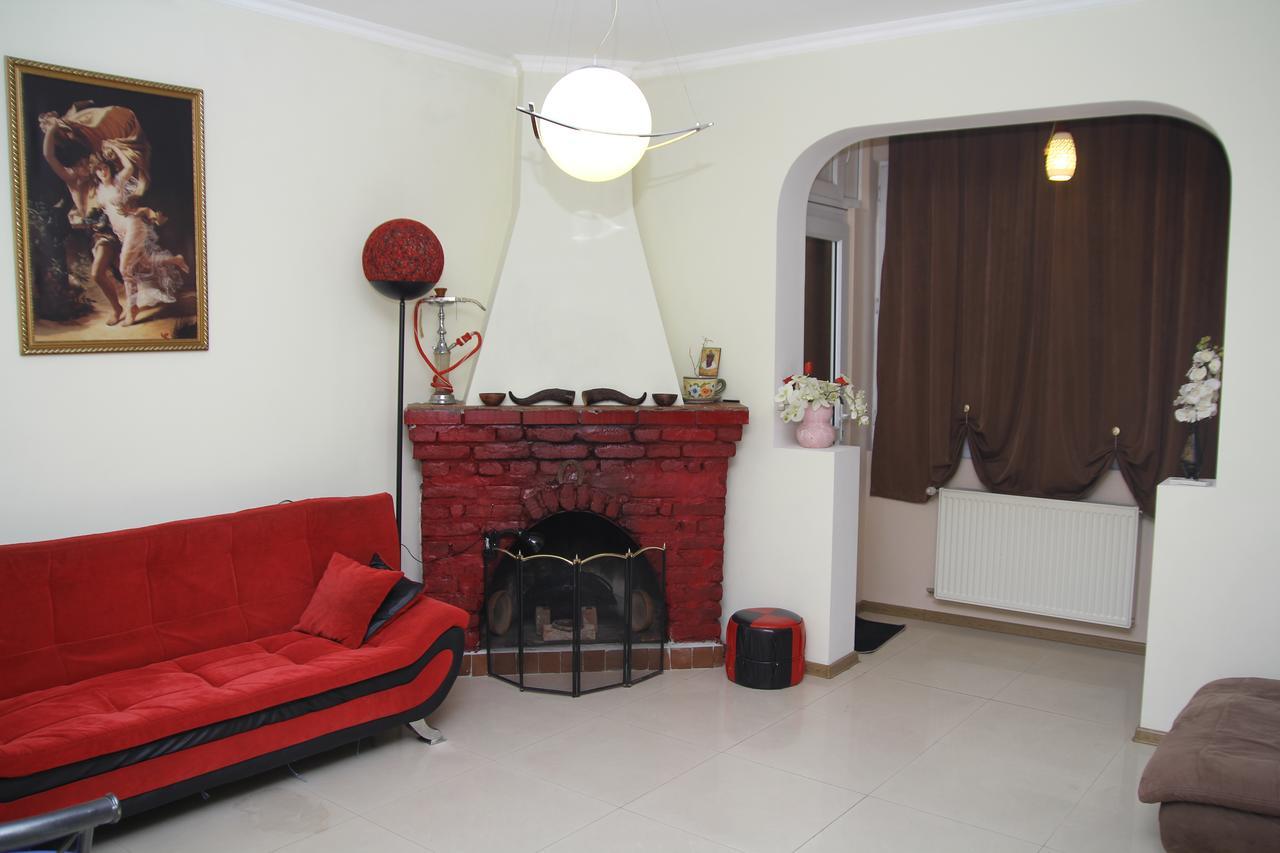Guesthouse Different Тбілісі Екстер'єр фото