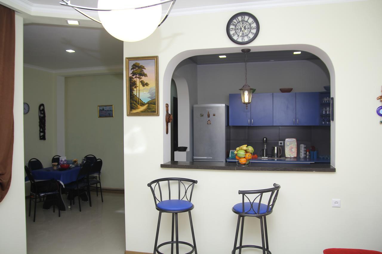 Guesthouse Different Тбілісі Екстер'єр фото