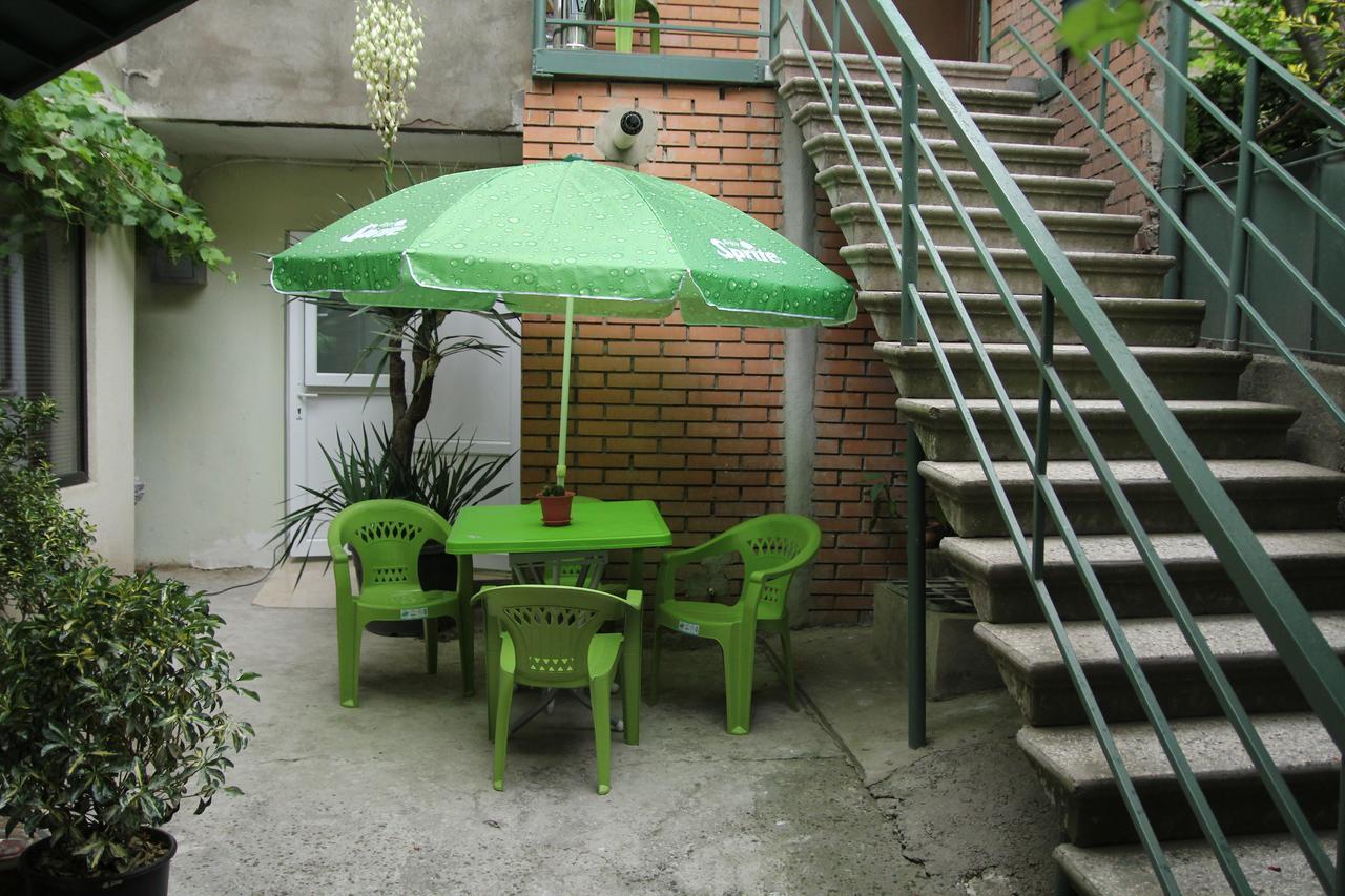 Guesthouse Different Тбілісі Екстер'єр фото