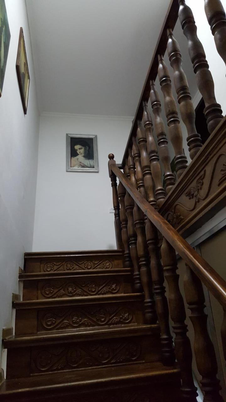 Guesthouse Different Тбілісі Екстер'єр фото