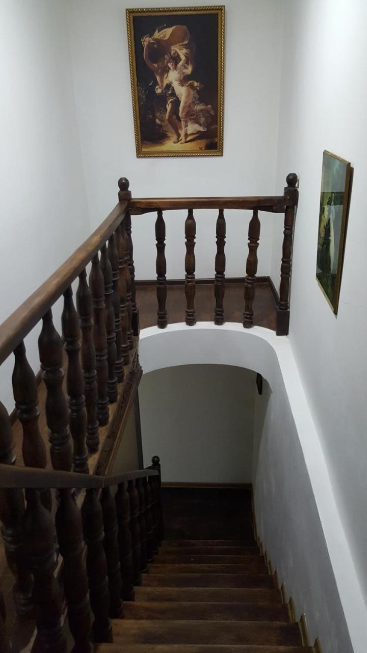 Guesthouse Different Тбілісі Екстер'єр фото