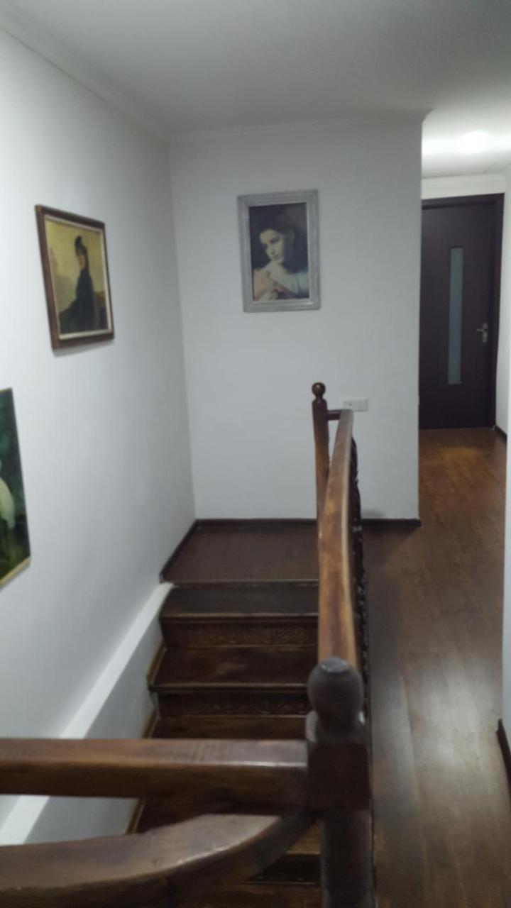 Guesthouse Different Тбілісі Екстер'єр фото
