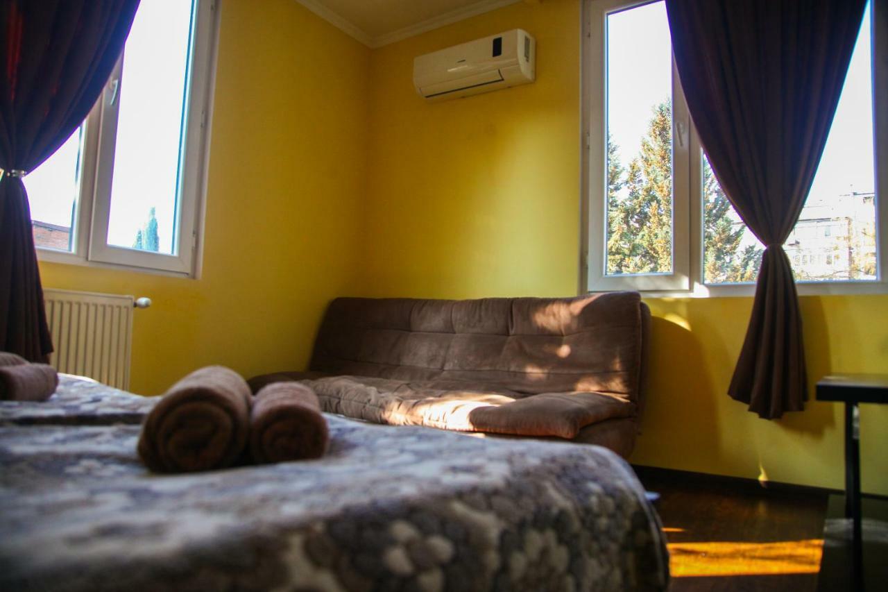 Guesthouse Different Тбілісі Екстер'єр фото