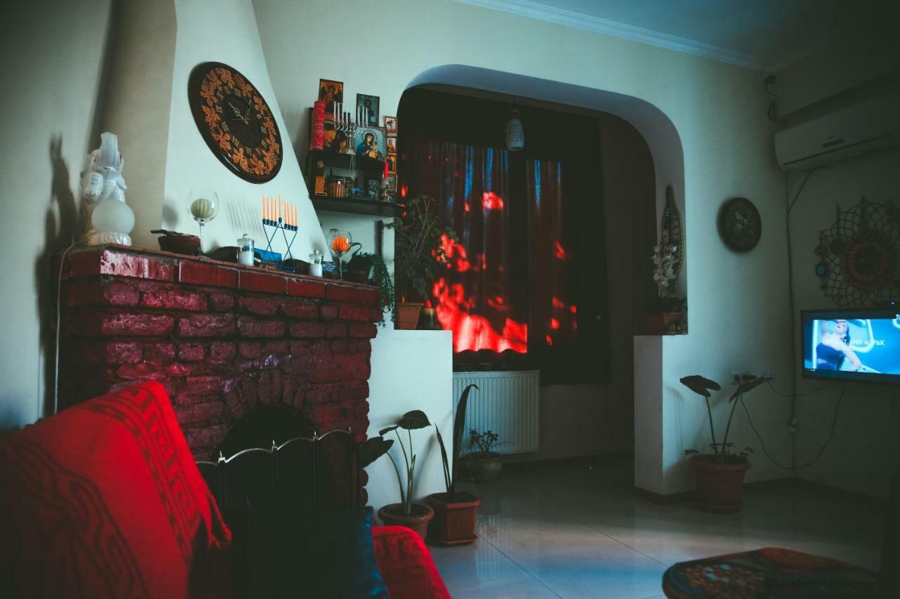 Guesthouse Different Тбілісі Екстер'єр фото
