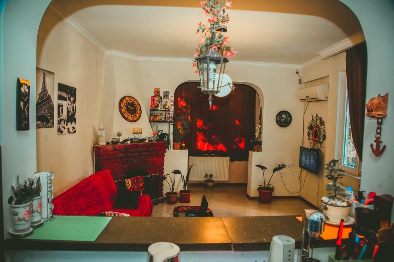 Guesthouse Different Тбілісі Екстер'єр фото
