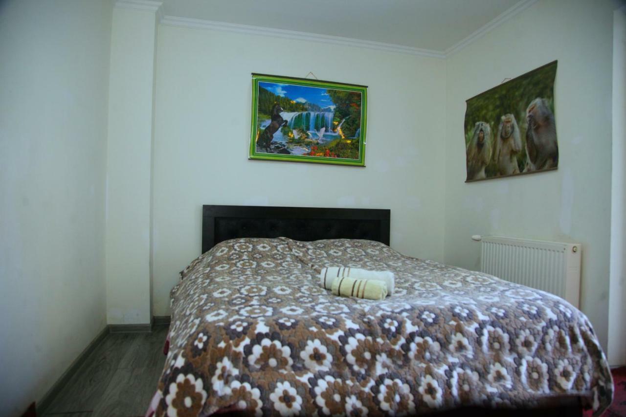Guesthouse Different Тбілісі Екстер'єр фото