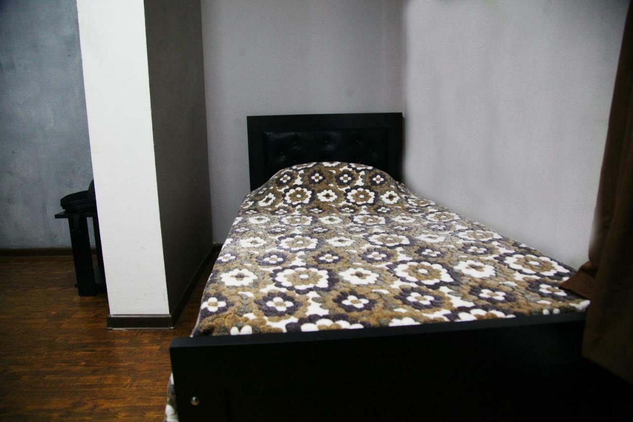 Guesthouse Different Тбілісі Екстер'єр фото