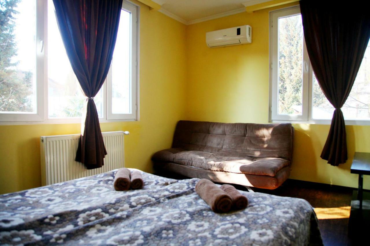 Guesthouse Different Тбілісі Екстер'єр фото