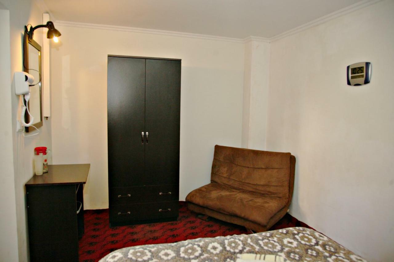 Guesthouse Different Тбілісі Екстер'єр фото