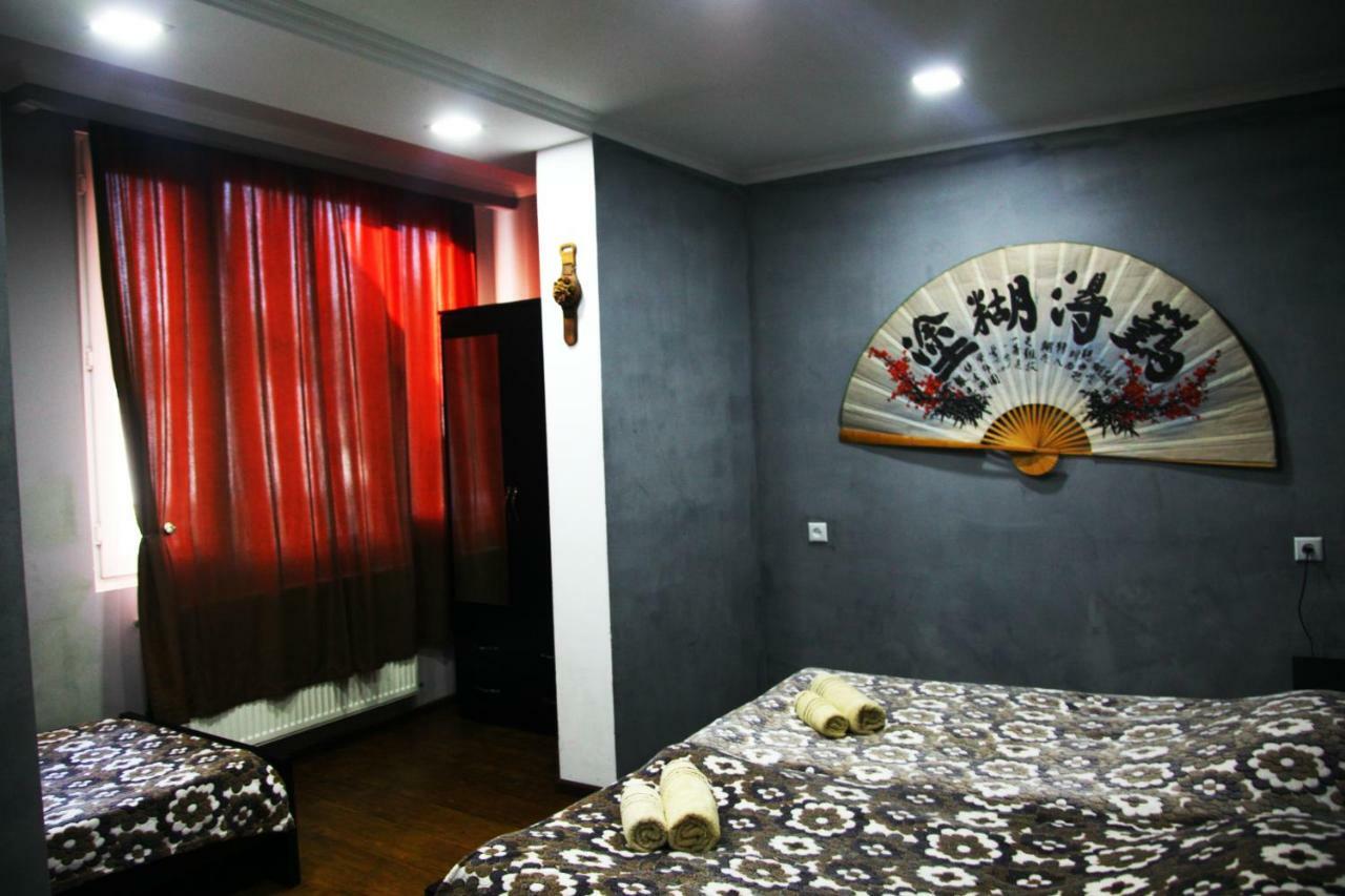 Guesthouse Different Тбілісі Екстер'єр фото