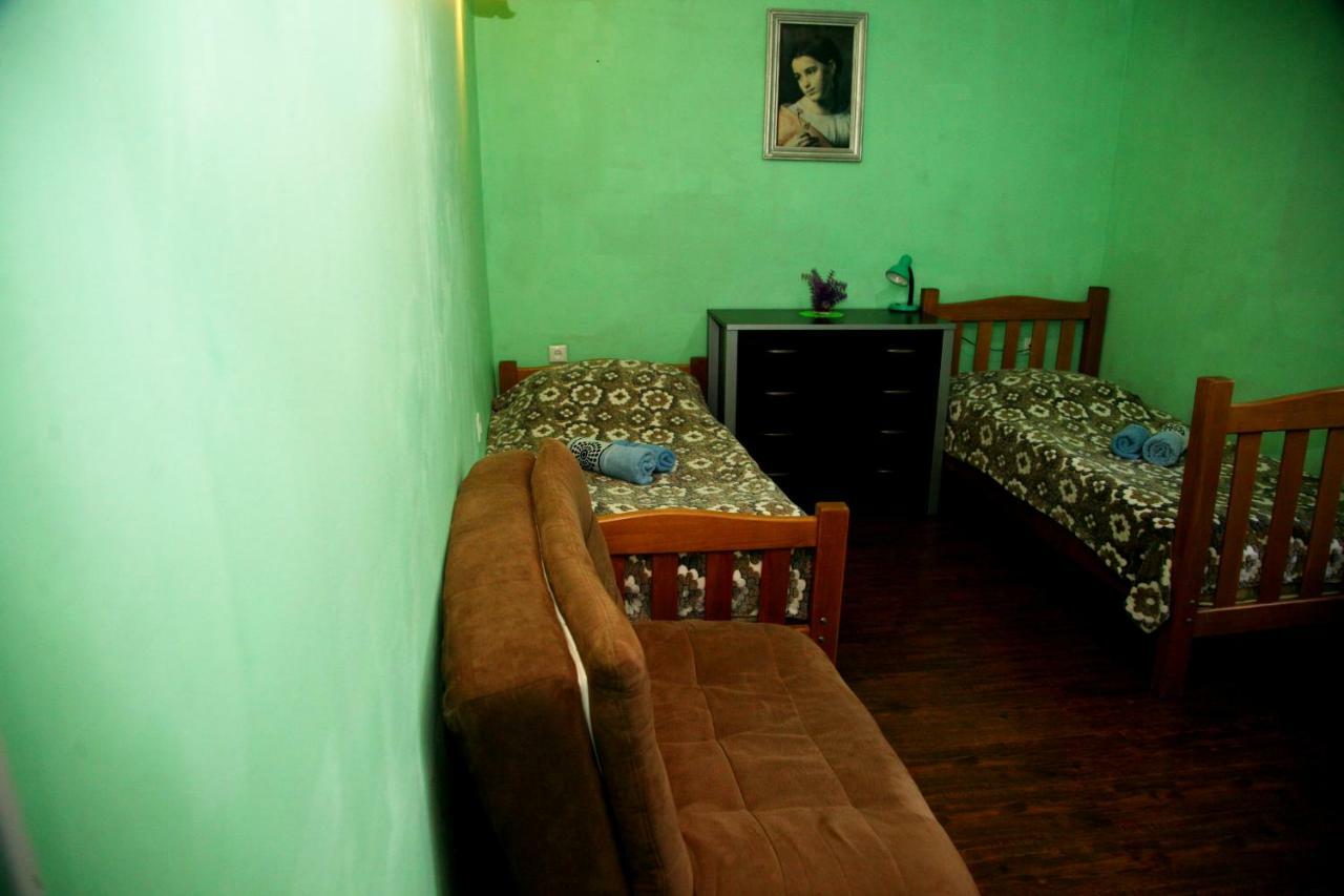 Guesthouse Different Тбілісі Екстер'єр фото