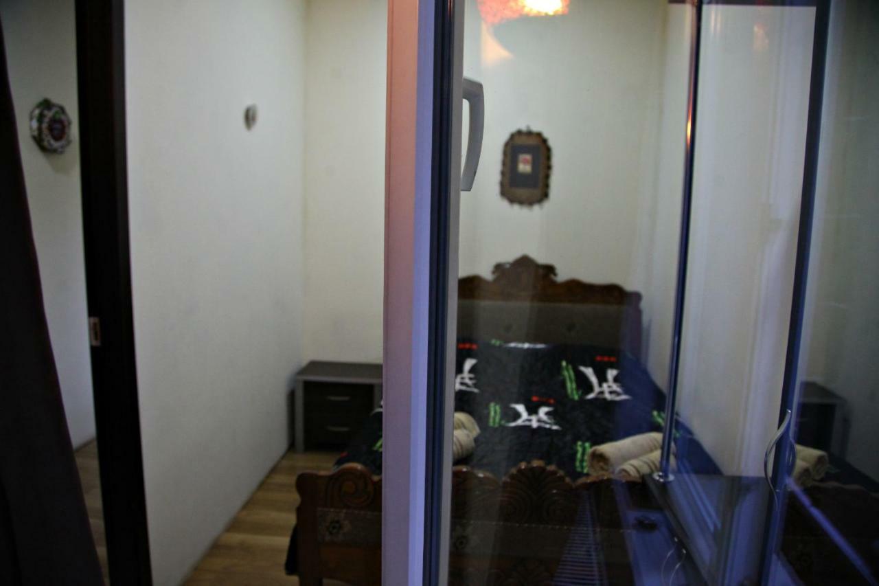 Guesthouse Different Тбілісі Екстер'єр фото