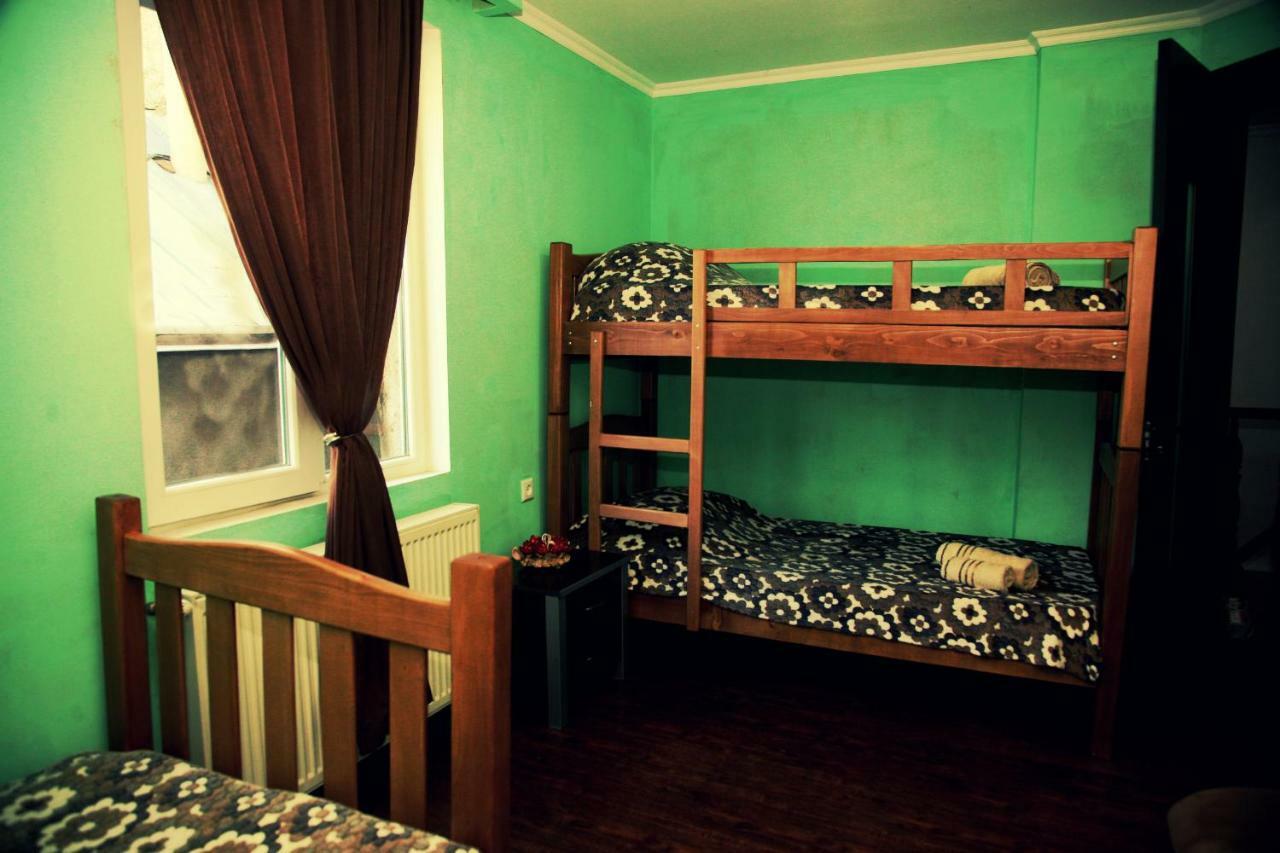 Guesthouse Different Тбілісі Екстер'єр фото