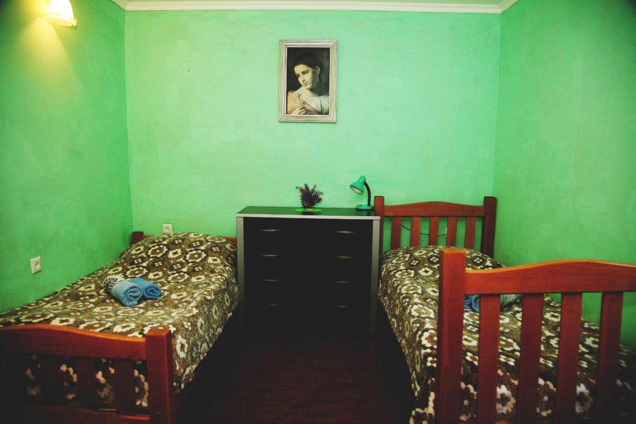 Guesthouse Different Тбілісі Екстер'єр фото