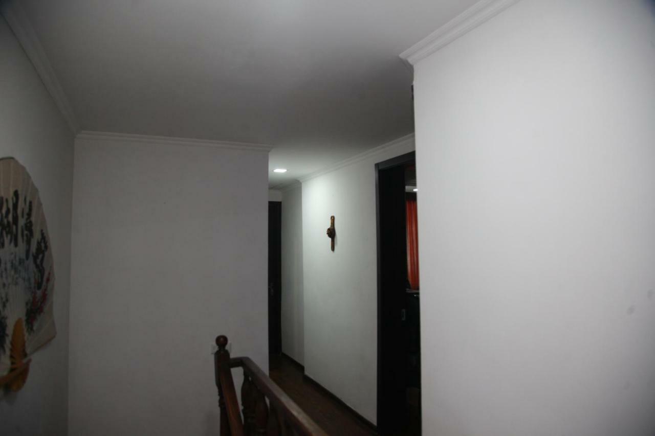 Guesthouse Different Тбілісі Екстер'єр фото