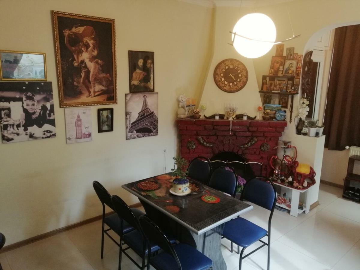 Guesthouse Different Тбілісі Екстер'єр фото