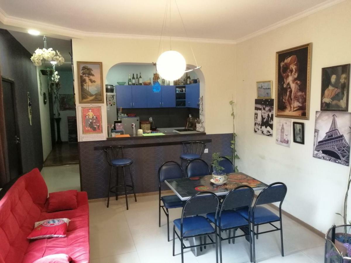 Guesthouse Different Тбілісі Екстер'єр фото
