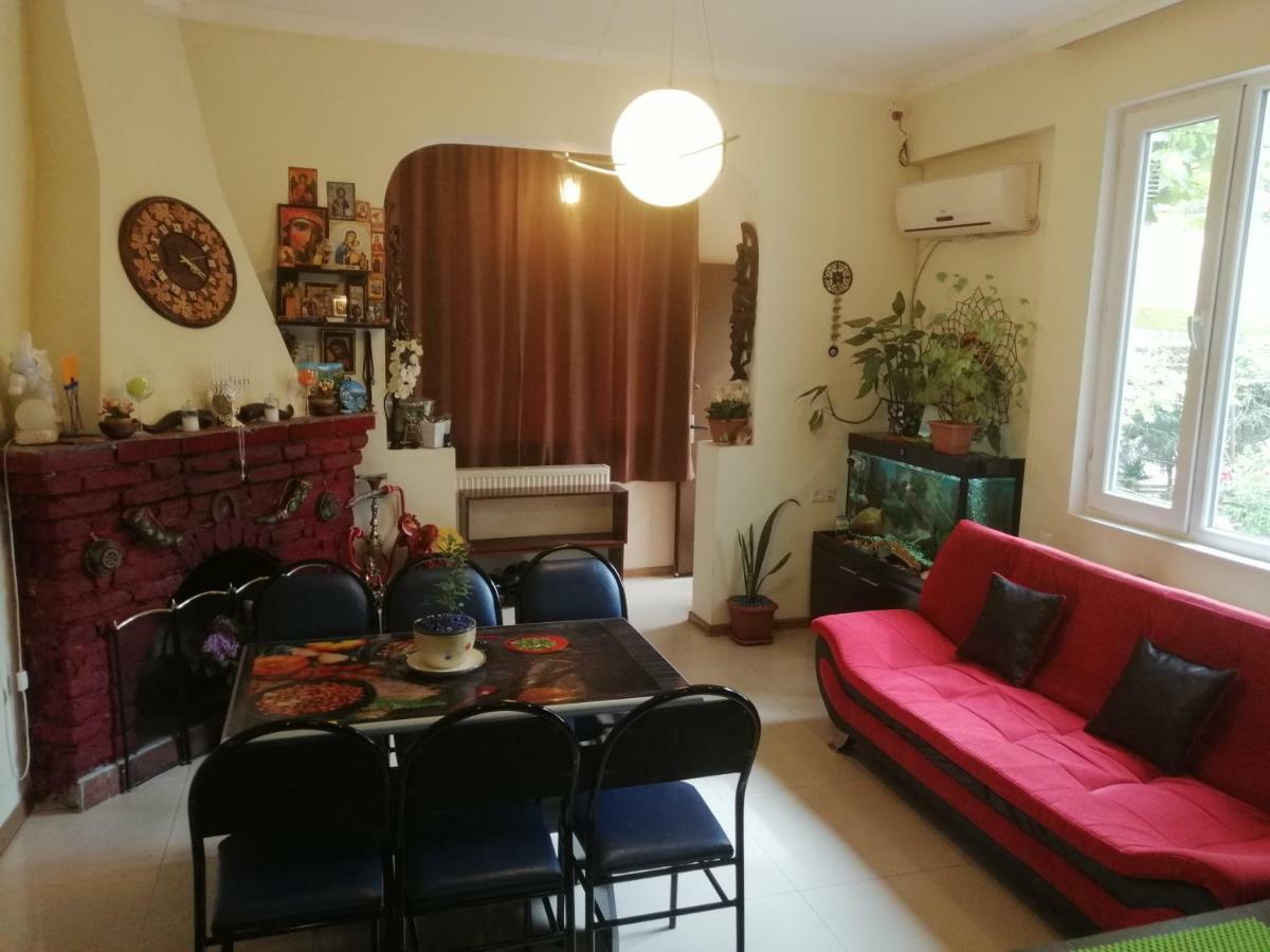Guesthouse Different Тбілісі Екстер'єр фото