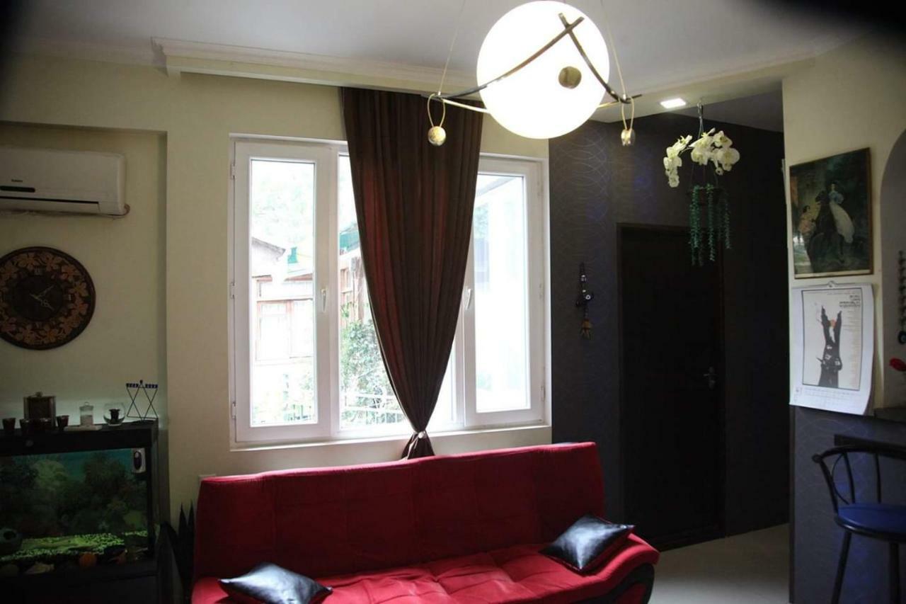 Guesthouse Different Тбілісі Екстер'єр фото