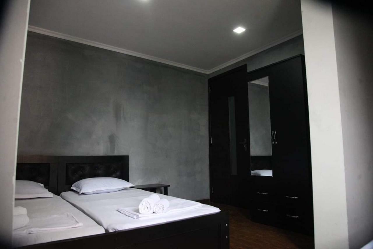 Guesthouse Different Тбілісі Екстер'єр фото