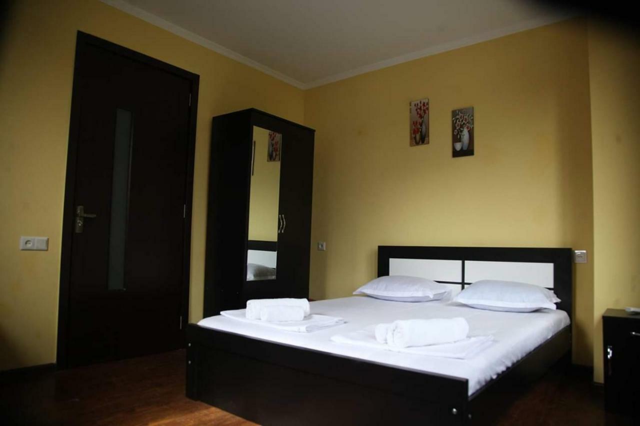 Guesthouse Different Тбілісі Екстер'єр фото
