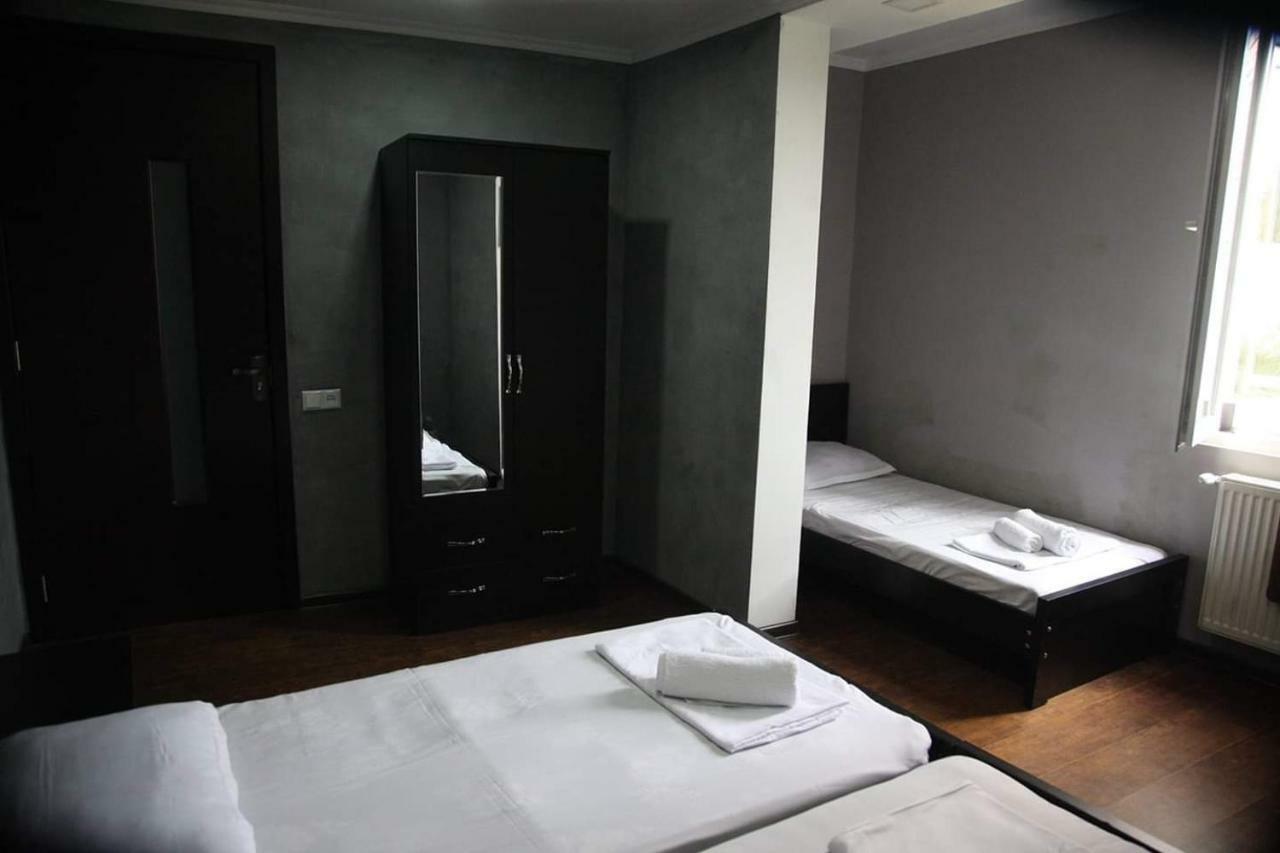 Guesthouse Different Тбілісі Екстер'єр фото