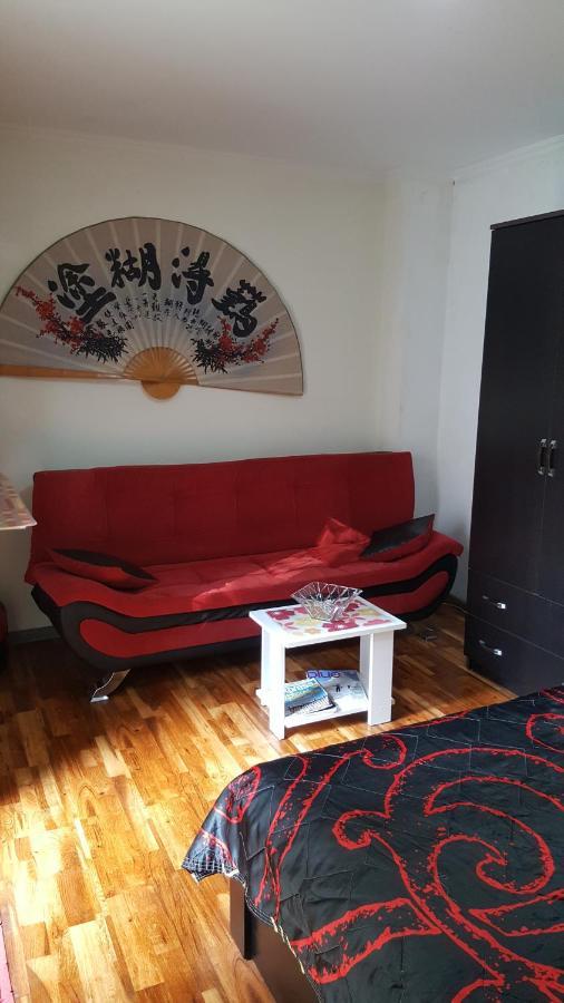 Guesthouse Different Тбілісі Екстер'єр фото